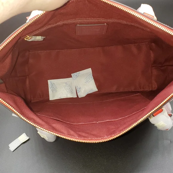 ❤️Coach Gallery Tote in Miami Red